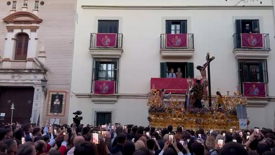 Lunes Santo: Rosario de Cádiz interpreta 'Eternidad' tras el Santísimo Cristo de las Aguas