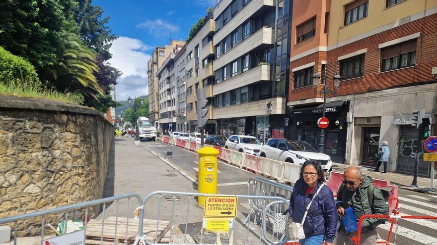 Santa Susana, en Oviedo, patas arriba para rematar el plan de choque de aceras