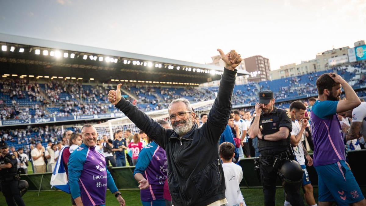 Fiesta blanquiazul ante el Cabildo por el ascenso a Segunda División del CD Tenerife