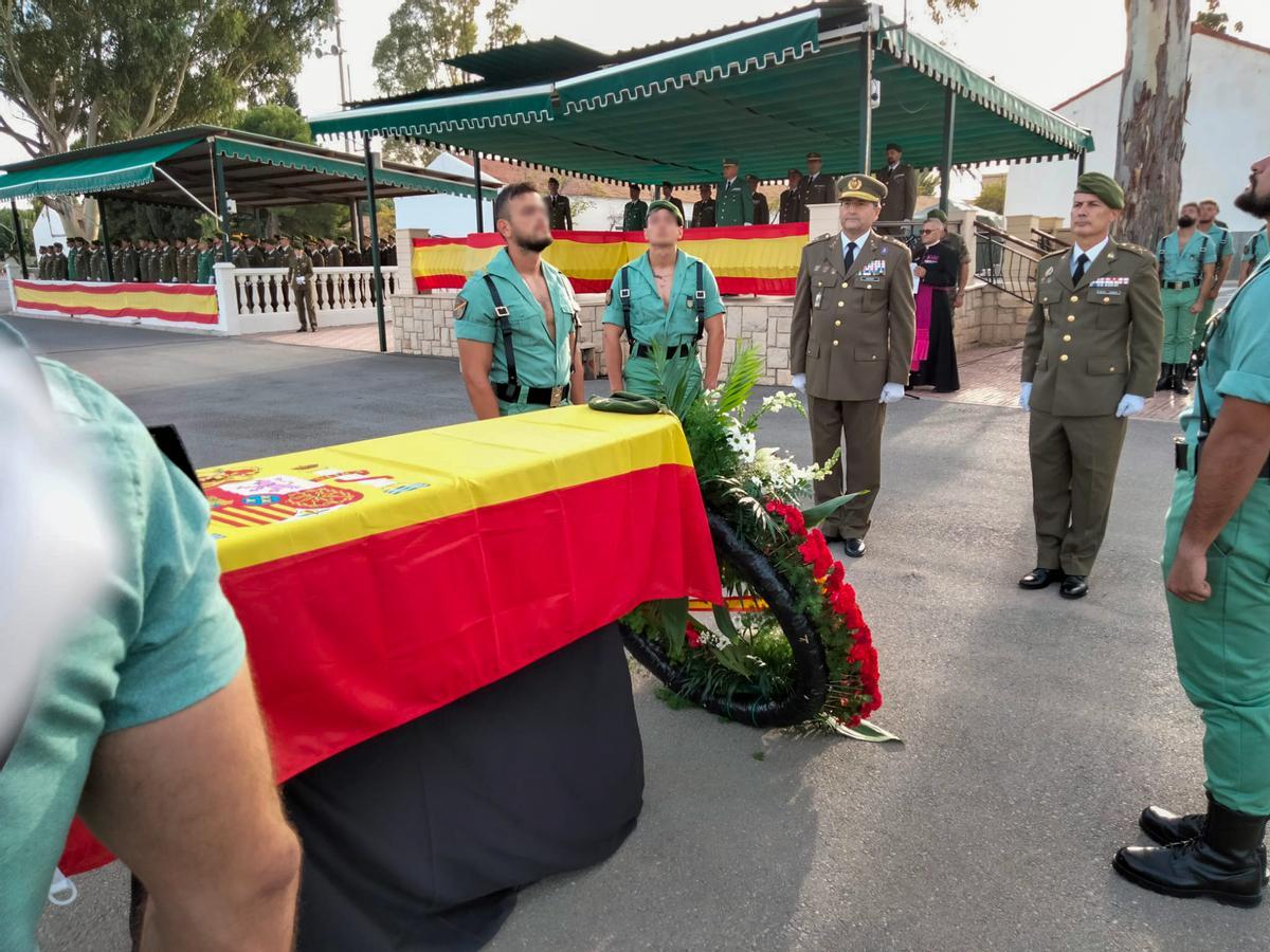 Acto de despedida en el MOE de Rabasa del legionario fallecido.