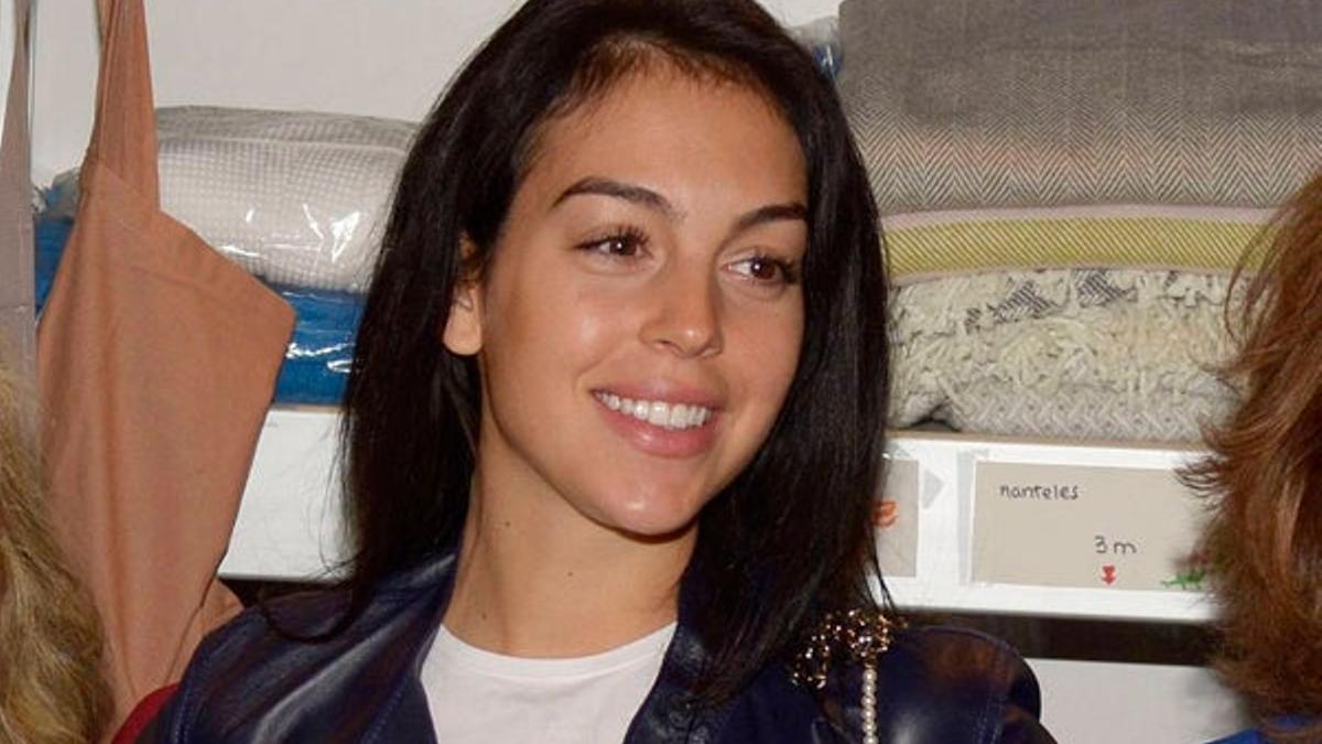 Georgina no deja de sorprender. La pareja de Cristiano continua sacando tiempo para labores solidarias, cuidar su cuerpo para su profesión de modelo y ejercer de madre.