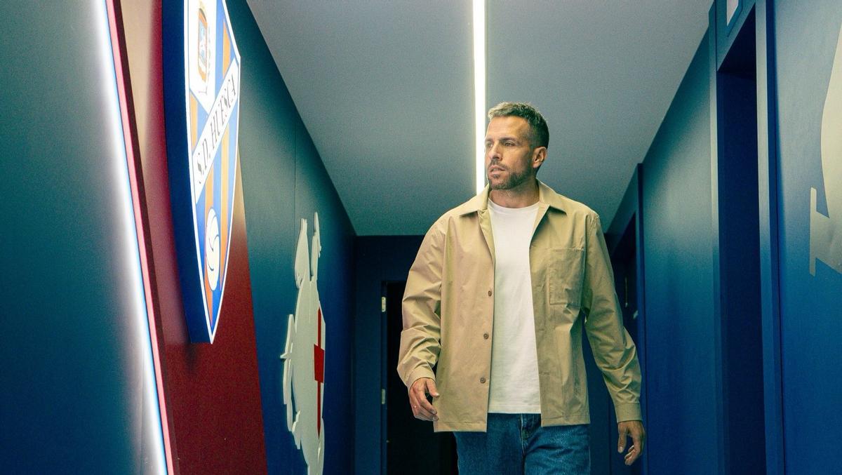 Raúl Jardiel, dentro del estadio de El Alcoraz.