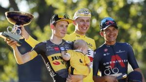 Jonas Vingegaard, Tadej Pogacar y Richard Carapaz en el podio del Tour de Francia 2021.