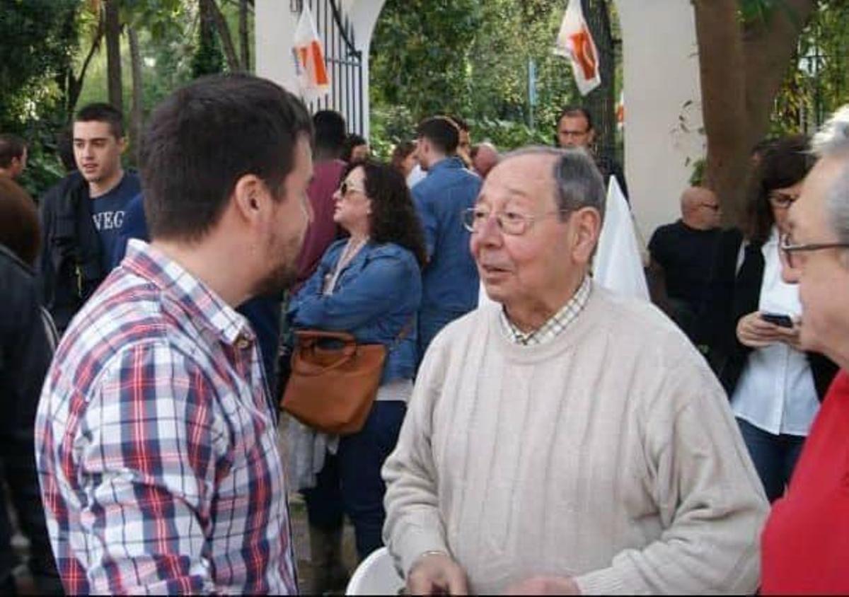 Paco Boltes con el actual líder de Compromís, Pau Alabajos.