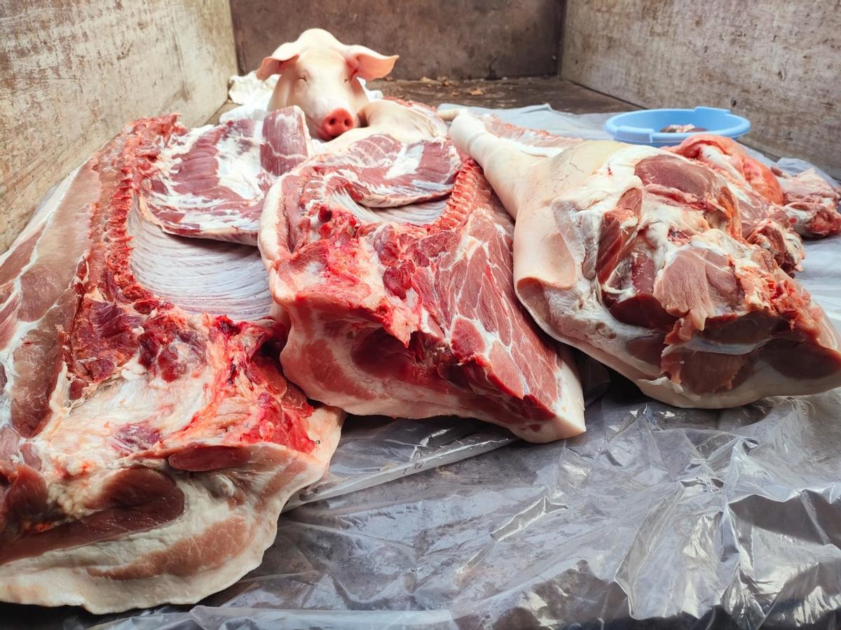 La matanza del cerdo resiste en Galicia: "Es la comida de todo el año"