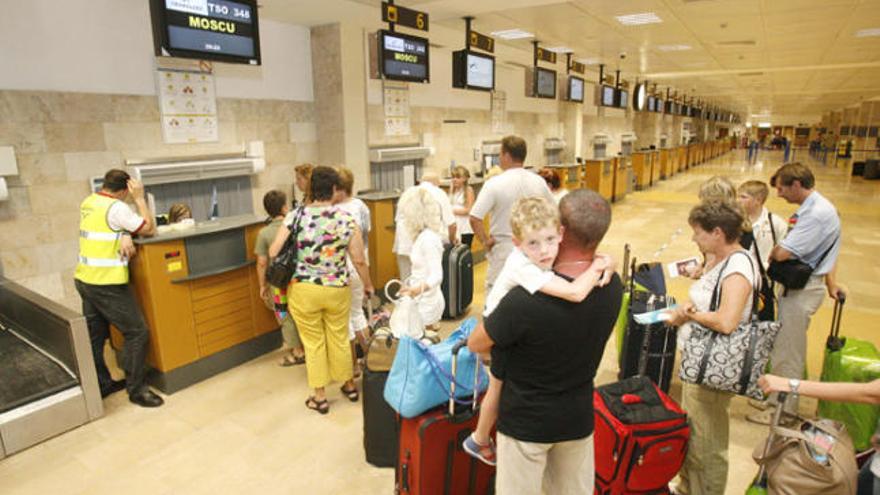 Els 80% dels usuaris enquestats a l&#039;aeroport de Girona valoren positivament les instal·lacions.