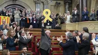 L’home que supleix un plàstic