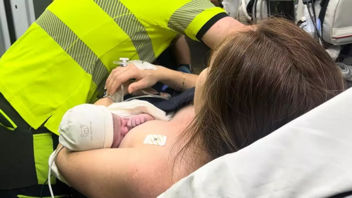 Una mujer da a luz a una niña en la autovía A-4 de Madrid mientras se dirigía al hospital