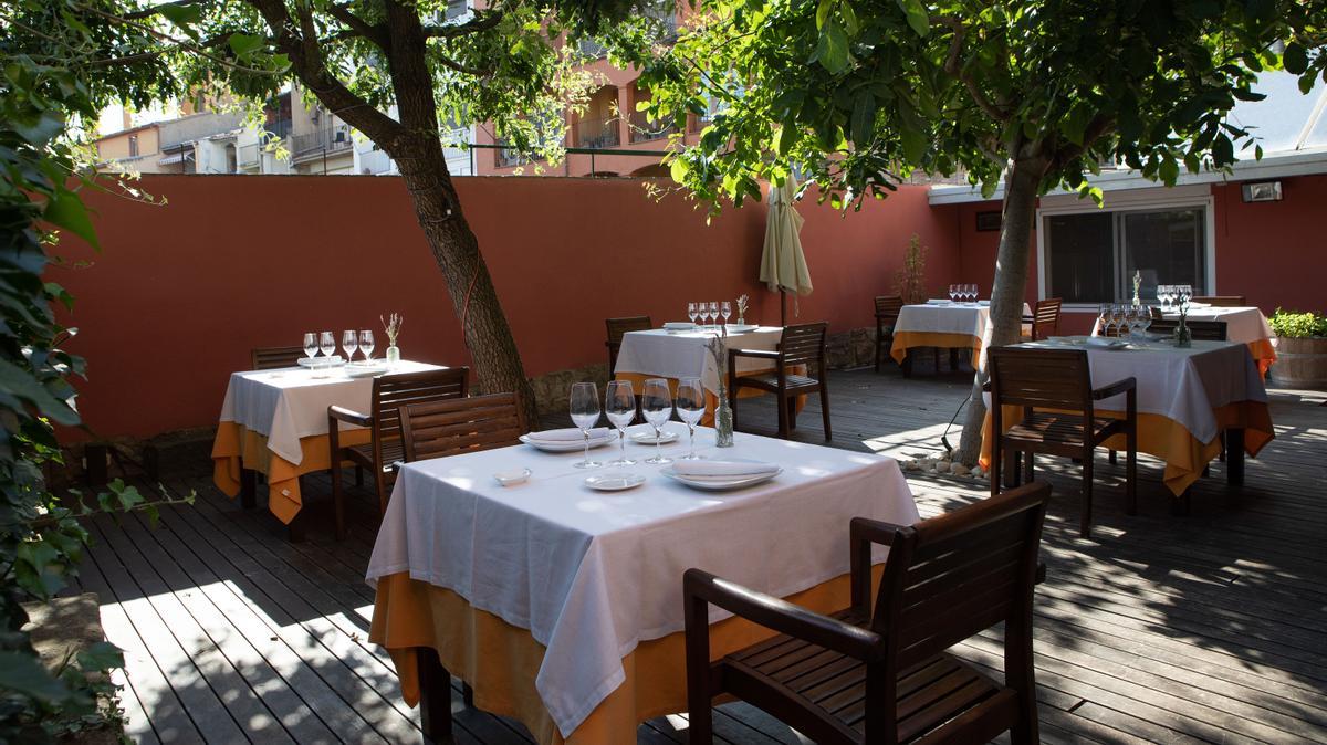 La terraza del restaurante Les Voltes, en Moià