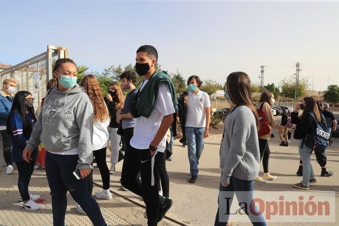 Los alumnos del IES Los Molinos (Cartagena) se concentran para pedir más profesores