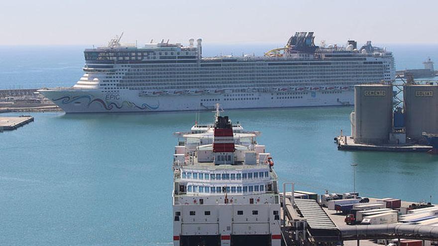 Cruceros en el puerto de Málaga.