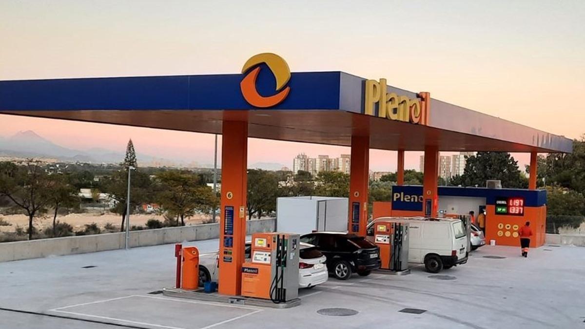 Nueva gasolinera &quot;low cost&quot; de Plenoil en Alicante.