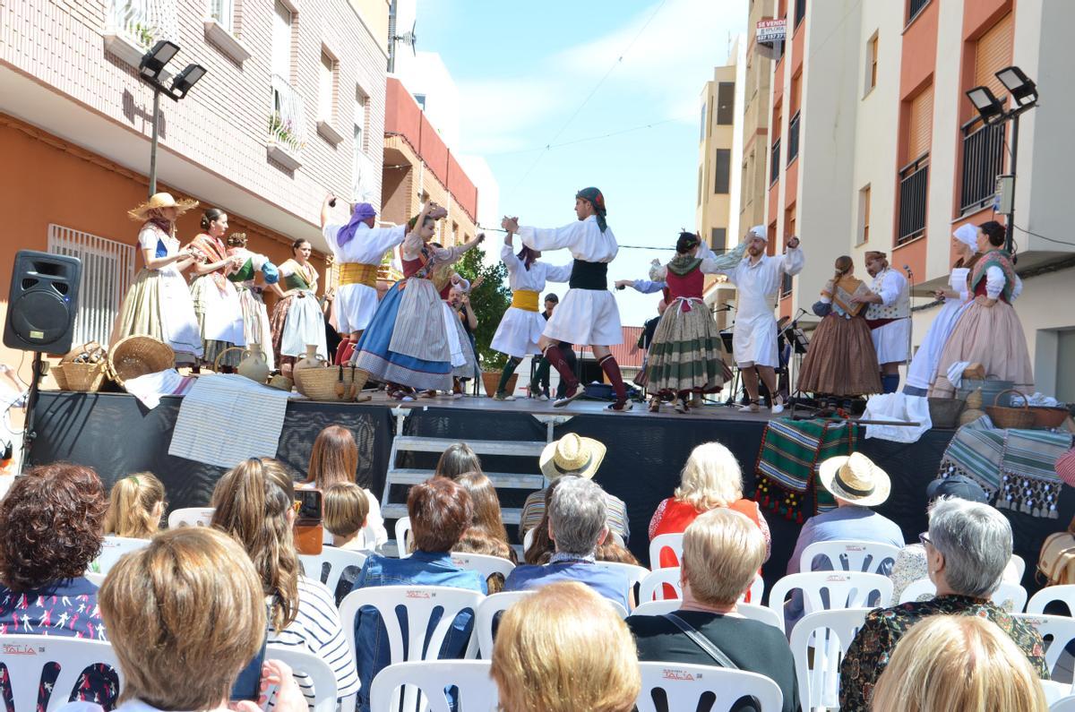 Actuación de 'Grup Castelló'.