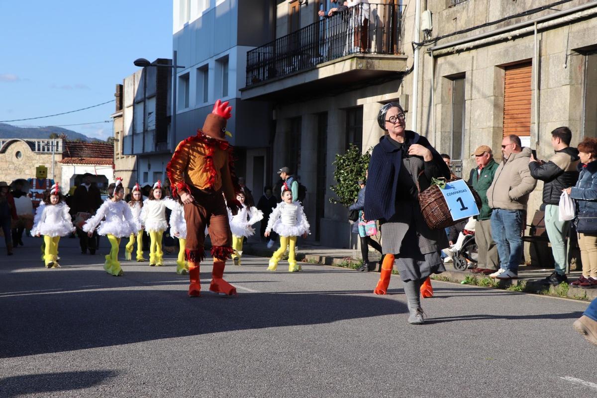 El desfile de disfraces de carnaval llevado a cabo en el Concello de Catoira.