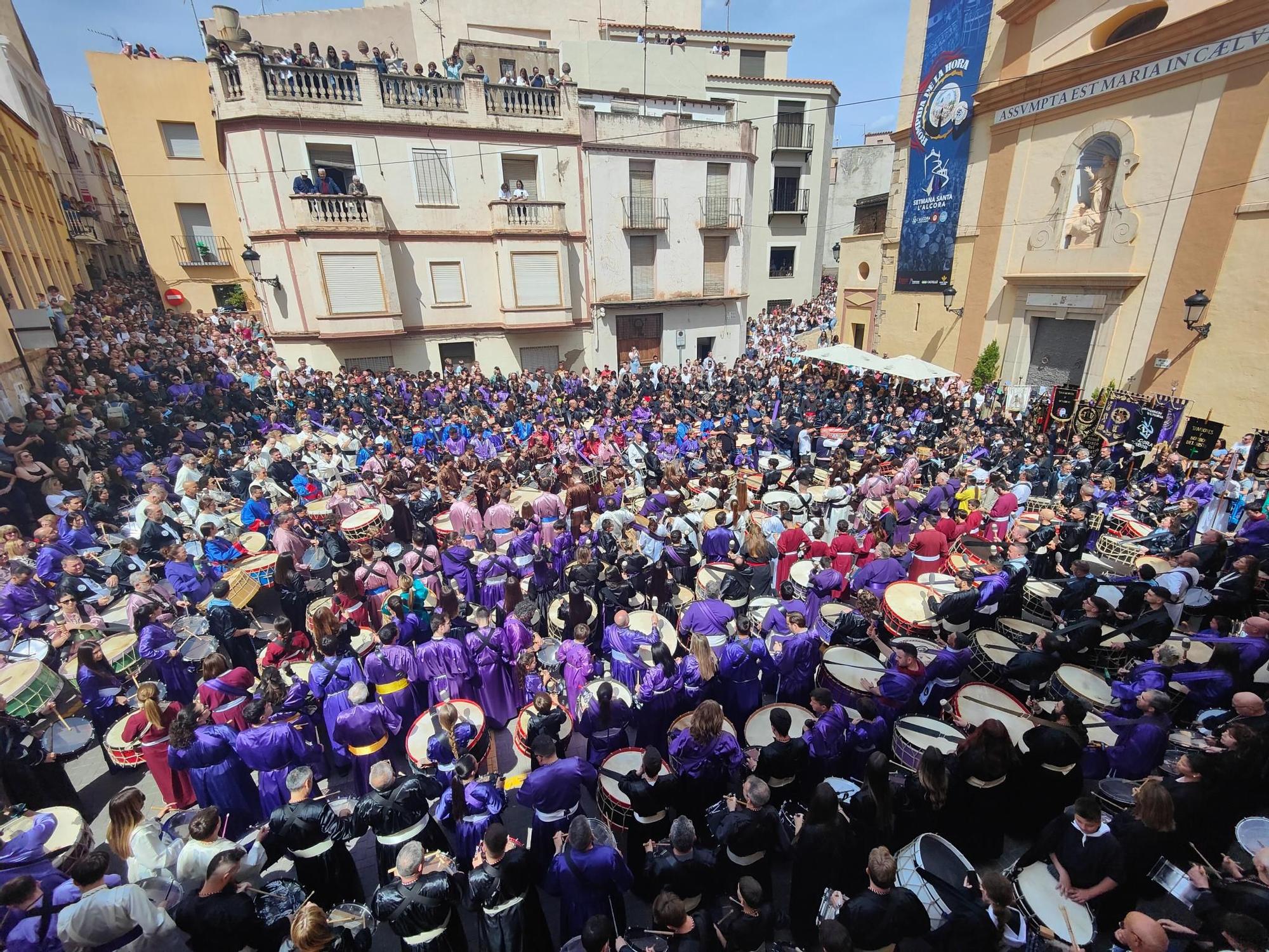 Galería de fotos: L'Alcora palpita al ritmo de su distinguida y concurrida Rompida de la Hora