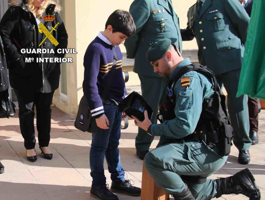 Un niño visita al guardia civil que le salvó la vida en Inca