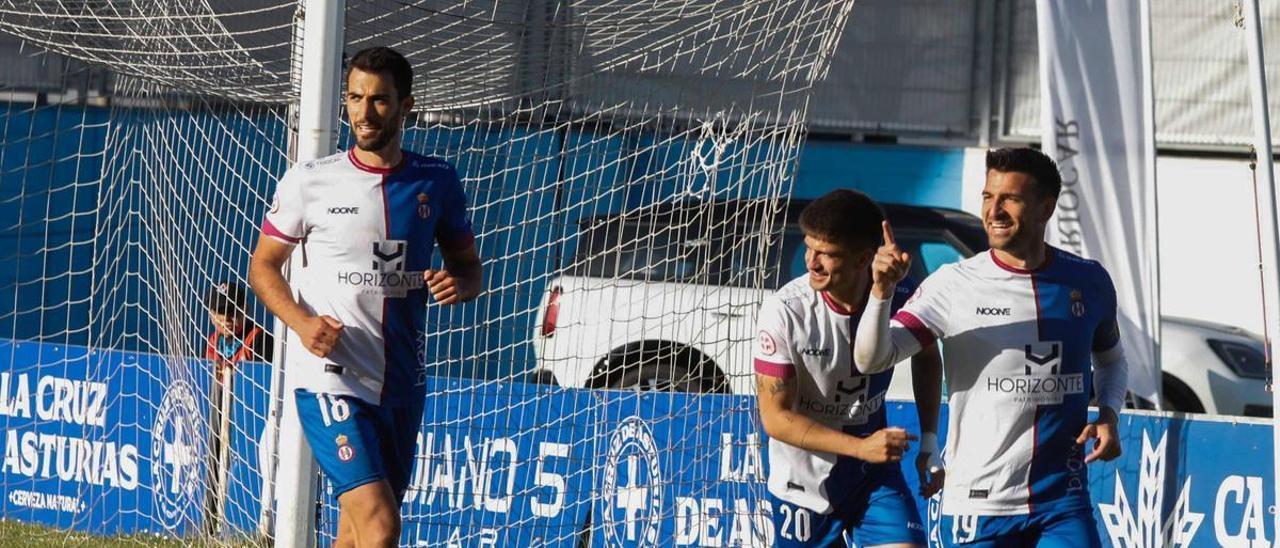 Natalio celebra su gol ante el Covadonga