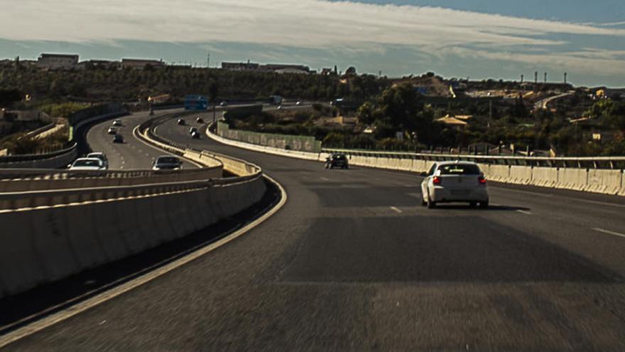 La falta de conservación de las carreteras provoca un accidente cada tres horas