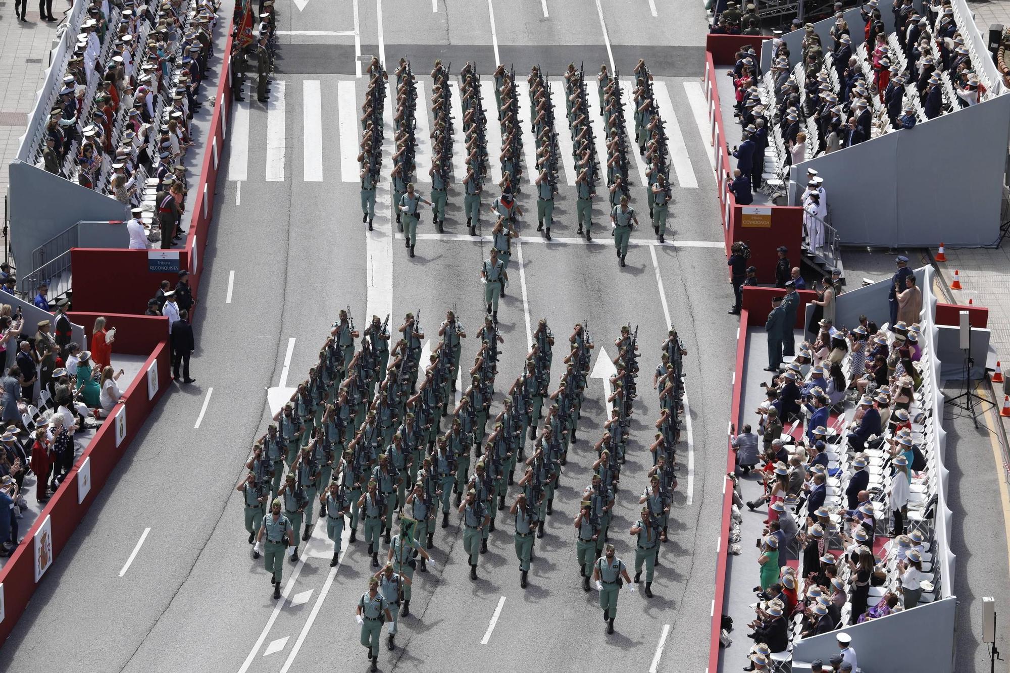 EN IMÁGENES: Así fue el multitudinario desfile en Oviedo por el Día de las Fuerzas Armadas