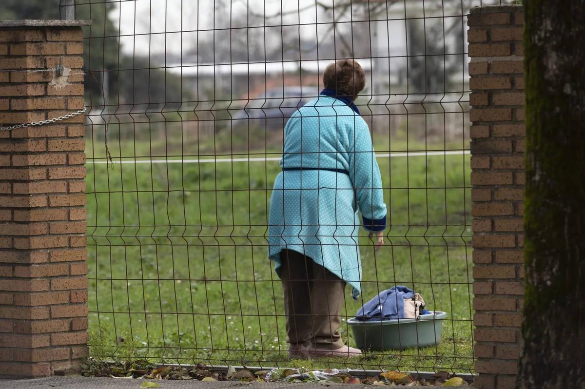 A partir de los 60 años, el porcentaje de mujeres que viven solas en España se dispara.
