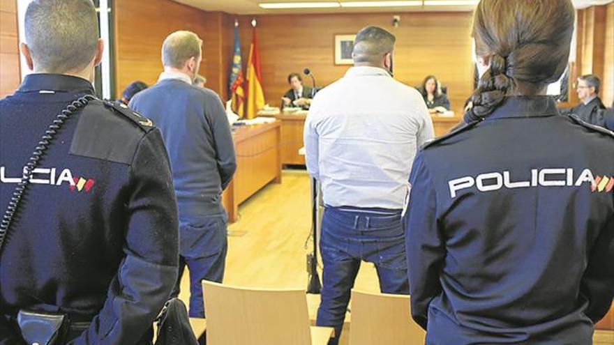 Cárcel por atar y robar a dos jóvenes en Vila-real