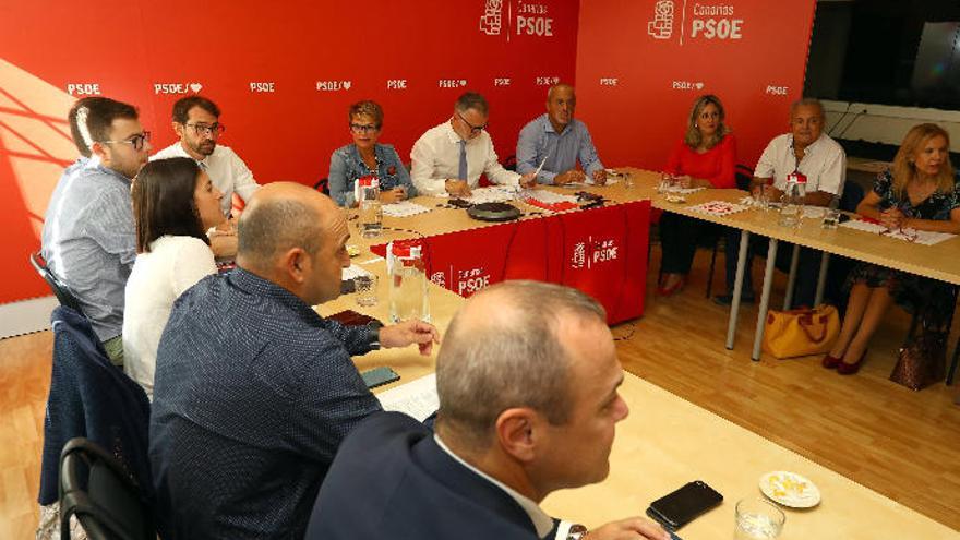 Un instante de la reunión que el PSOE celebró en Las Palmas de Gran Canaria.