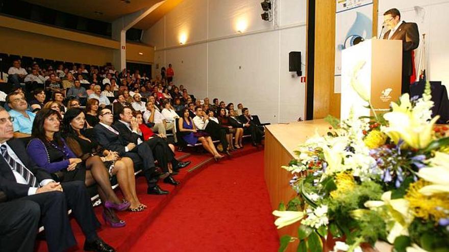 Un instante de la entrega de premios que celebró ayer por la noche la FAPA Gabriel Miró en el Colegio Oficial de Médicos