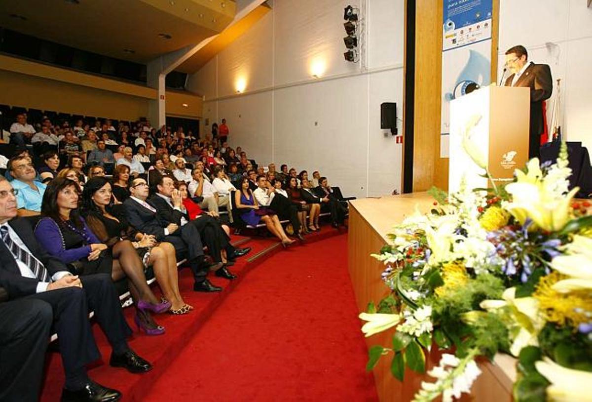Un instante de la entrega de premios que celebró ayer por la noche la FAPA Gabriel Miró en el Colegio Oficial de Médicos