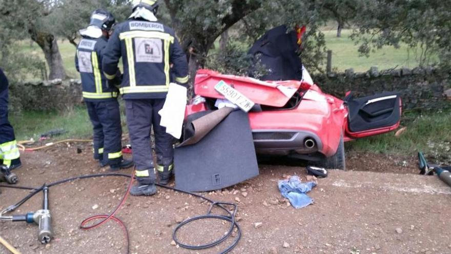 Un muerto al salirse un coche de la carretera en Pozoblanco