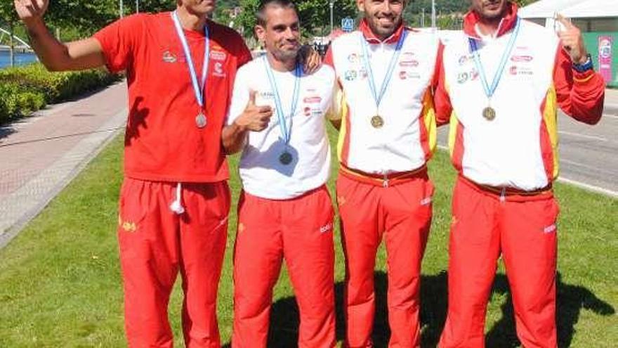 Graña, Ferro, Alonso y Piña, con sus medallas.