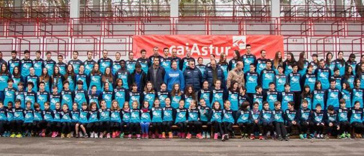 Componentes del Gijón Atletismo, el día de su presentación.