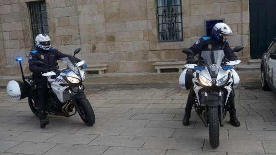 Agentes de la Policía Local de Cambados. // Noé Parga