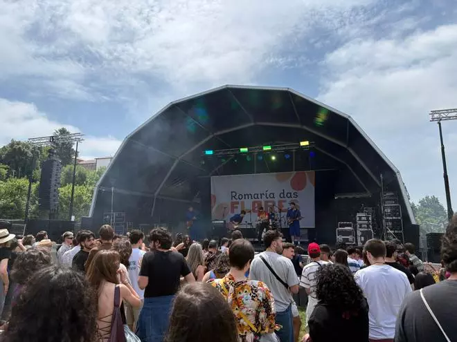 La Romaría das Flores aterriza por todo lo alto en su estreno en Santiago