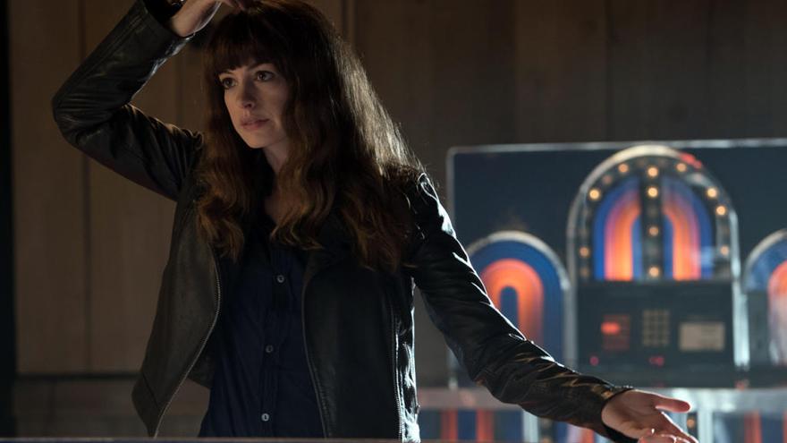 Anne Hathaway en &quot;Colossal&quot; // Versus E.