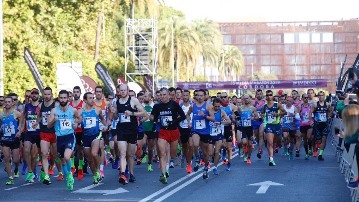 Salida de una edición de la Media Maratón de Córdoba.