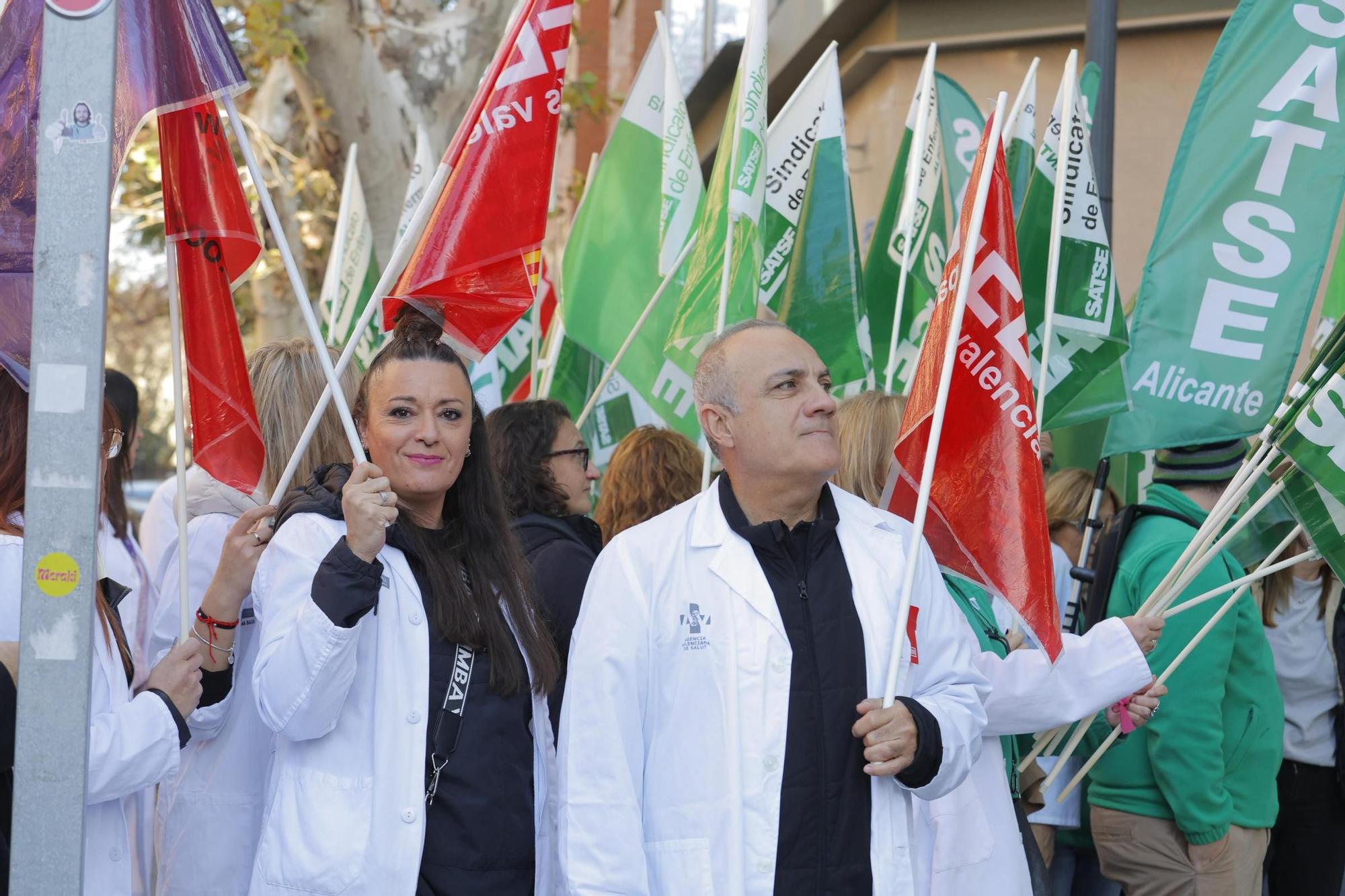 Protesta de los sanitarios valencianos frente a la conselleria