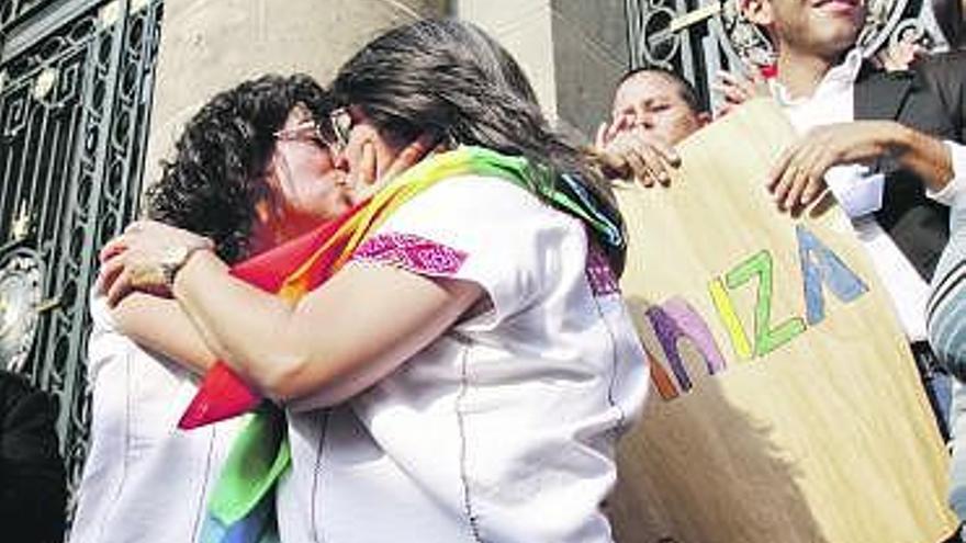 Ciudad de México aprueba, en medio de un gran debate, el matrimonio homosexual