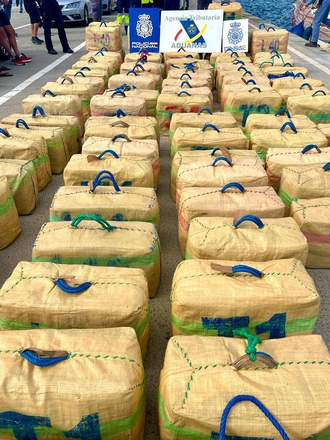 La Policía y Aduanas intervienen un velero en Canarias con 3.600 kilos de hachís