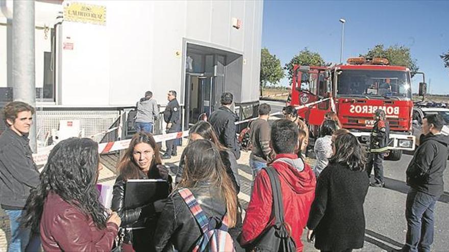 Un incendio obliga a evacuar el centro de formación Cesur de Badajoz