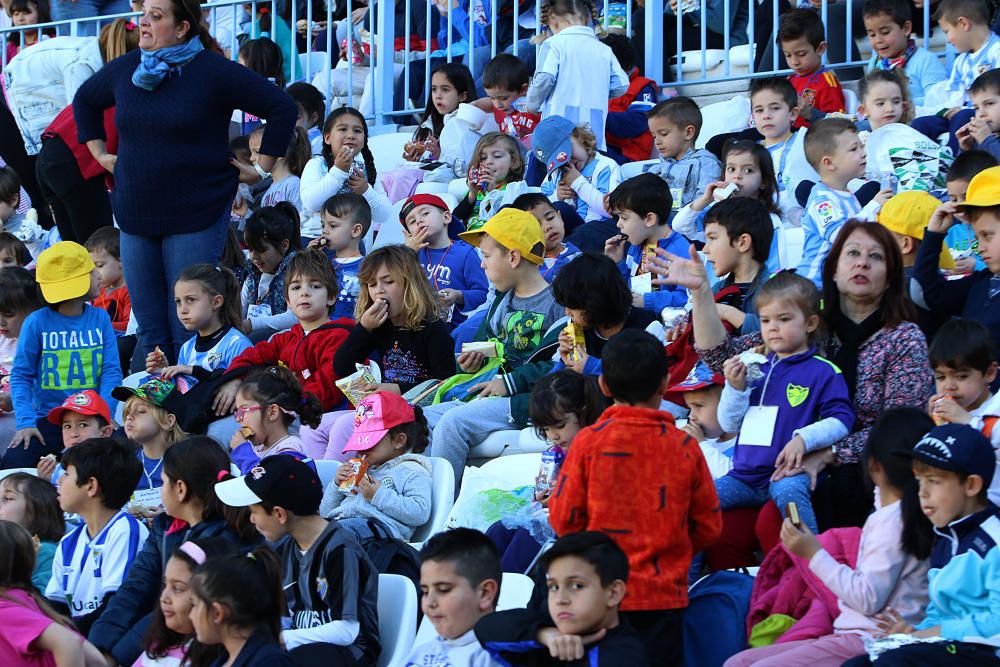 El equipo blanquiazul abre la grada de La Rosaleda a miles de niños de varios colegios de Málaga.