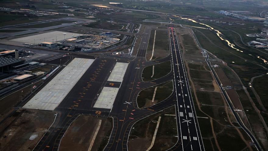 Un avión aterrizó en Málaga durante la calima por una pista distinta a la asignada