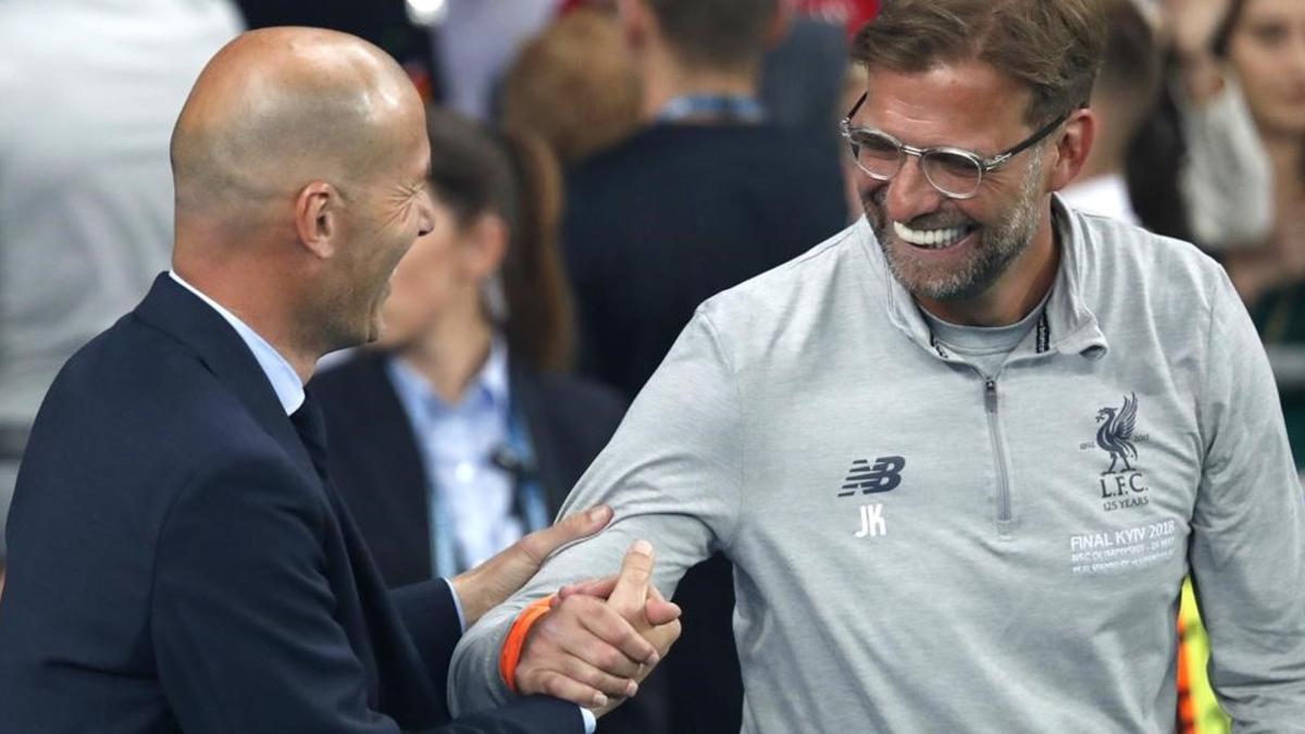 Zinedine Zidane y Jurgen Klopp se desean suerte antes de la final de la Champions.