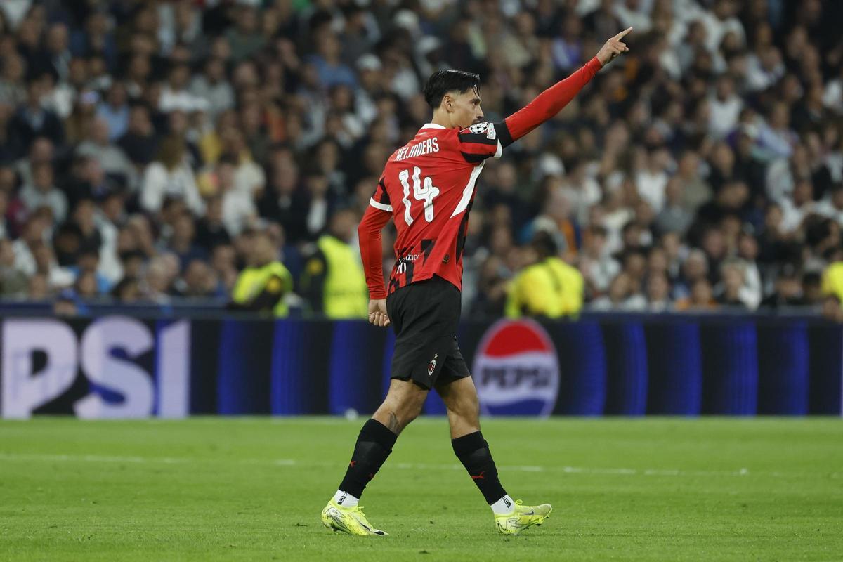 Reijnders clebrando su gol en el Bernabéu