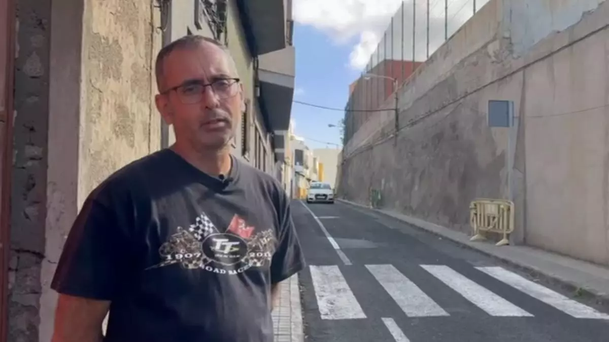 La calle de Las Palmas de Gran Canaria en la que 'llueven' los cascotes
