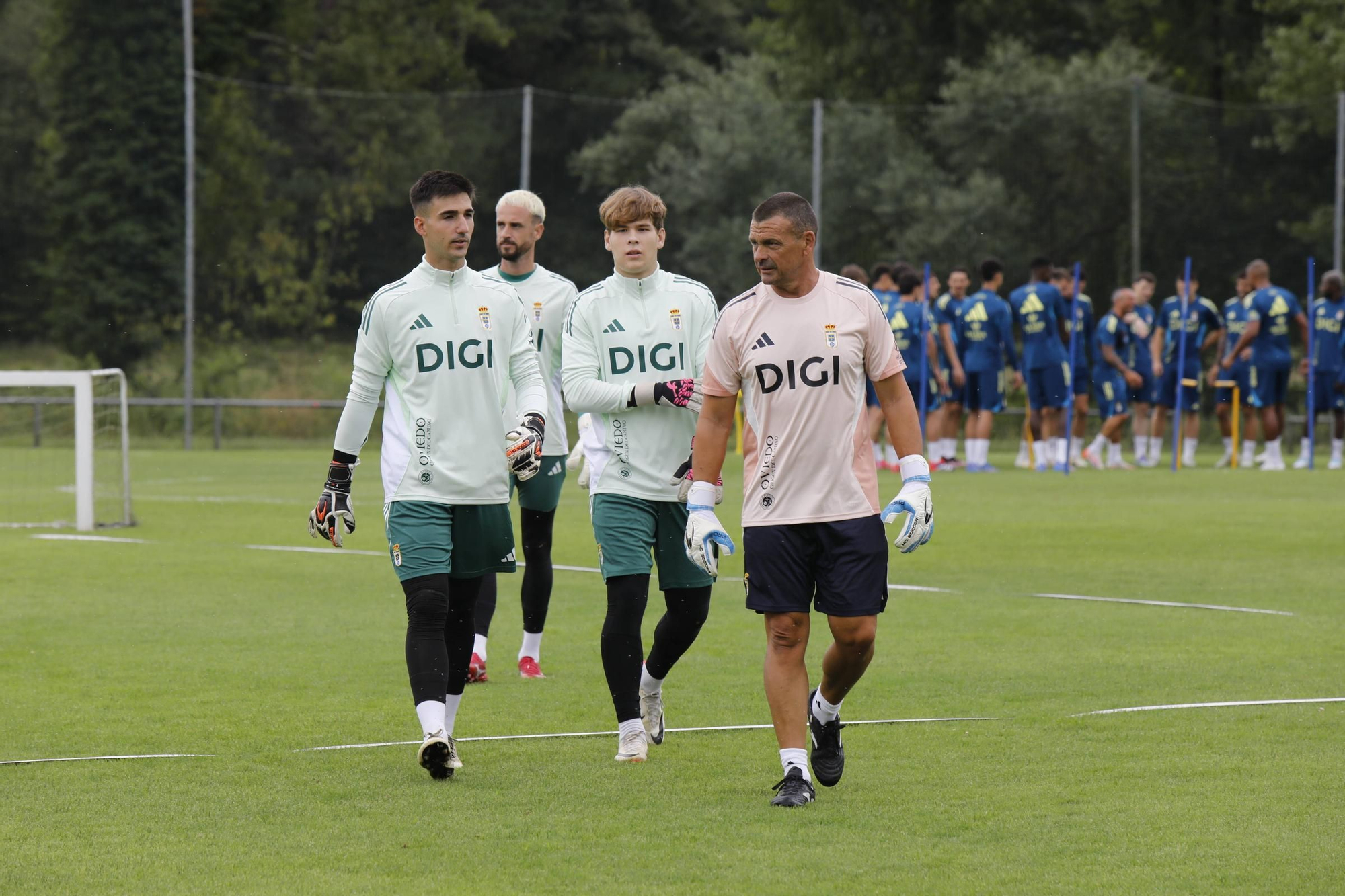En imágenes: así fue la primera sesión de entrenamientos de Primera en El Requexón con Rodón, Reina y Domingues