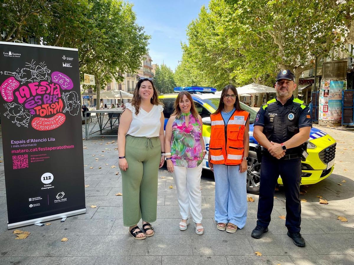La conceja de Mataró Segura, Núria Moreno, la edila de Igualdad, Marta Moya, durante la presentación de los dispositivos de seguridad para Les Santes 2026