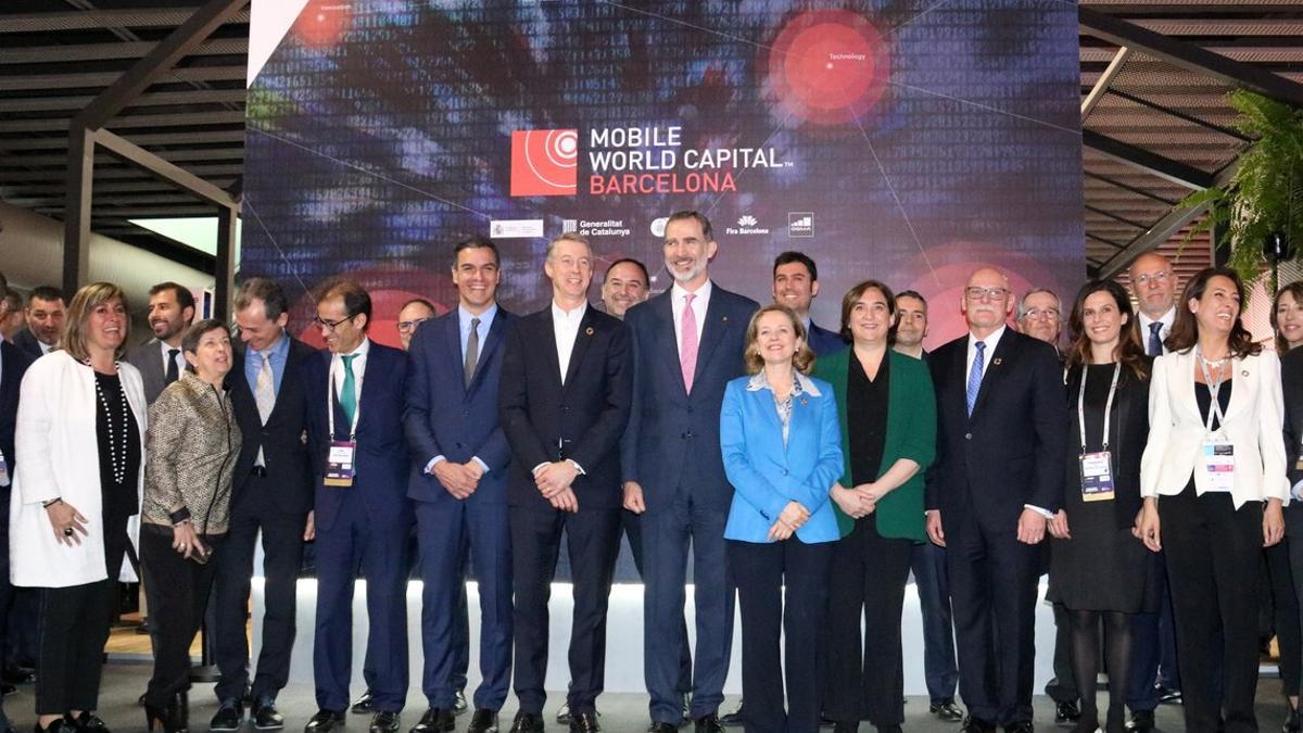 Autoridades junto al rey Felipe VI, Pedro Sánchez, Quim Torra, Núria Marín y Ada Colau en la inauguración del MWC 2019, este lunes