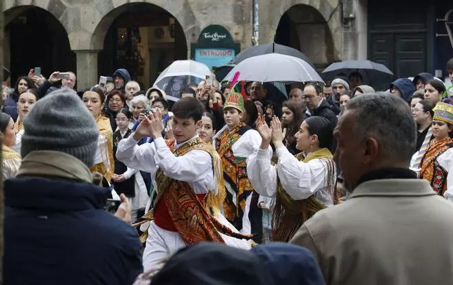 Entroido en Santiago: bailes tradicionales en el Toural