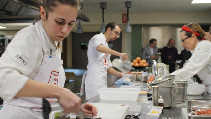 La ganadora del concurso con granada de Elche