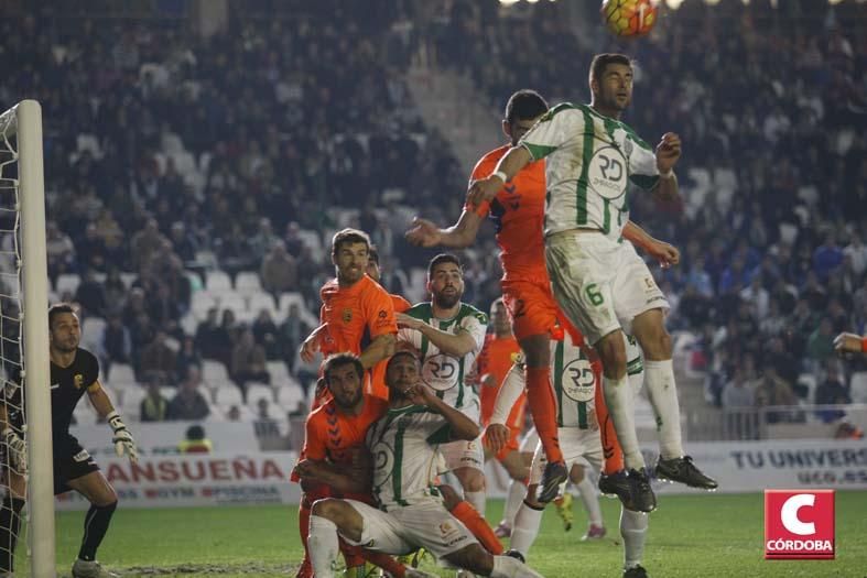 FOTOGALERÍA / El Córdoba CF vence al Llangostera